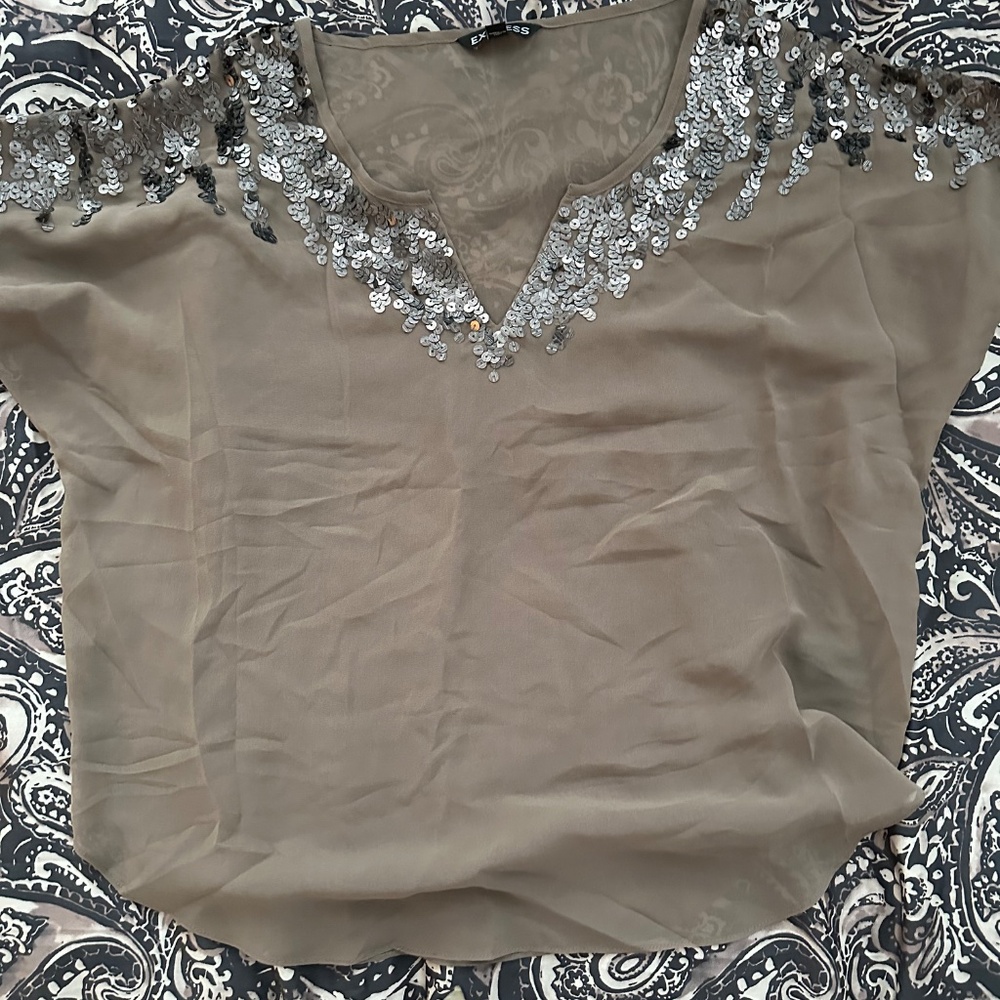 Express blouse with sequins